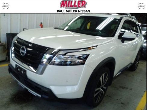 Certified 2023 Nissan Pathfinder Platinum w/ Cargo Package AWD/4WD image 1