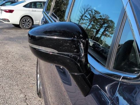 Used 2025 Chrysler Pacifica Select FWD image 11