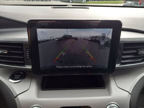 Used 2024 Ford Explorer XLT w/ Equipment Group 202A AWD/4WD image 23