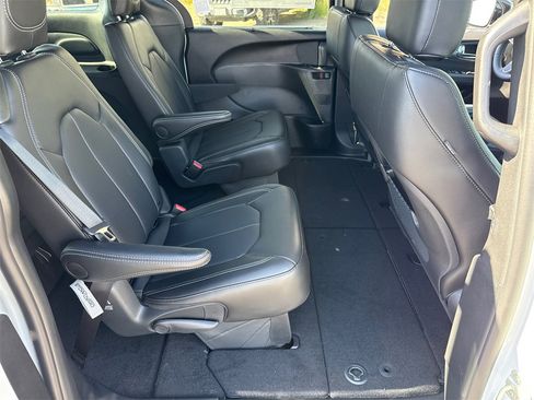New 2025 Chrysler Voyager LX image 17