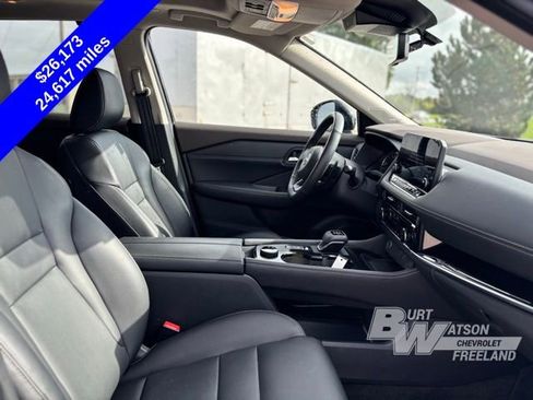 Used 2023 Nissan Rogue SL w/ SL Premium Package image 12