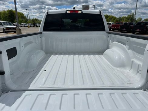 New 2026 RAM 1500 4x4 Crew Cab image 9