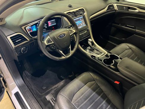 Used 2014 Ford Fusion SE w/ Equipment Group 202A image 2