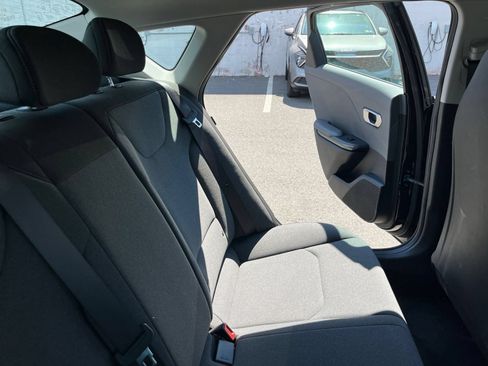 Used 2025 Kia K4 FWD image 37