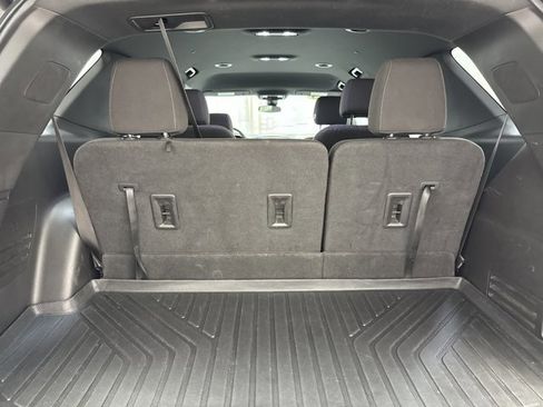 Used 2023 Chevrolet Traverse LT image 28
