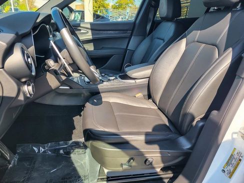 Used 2022 Alfa Romeo Stelvio Sprint image 8