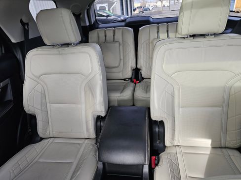 Used 2017 Ford Explorer Platinum image 17