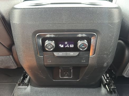 Used 2026 Chevrolet Suburban LT AWD/4WD image 22