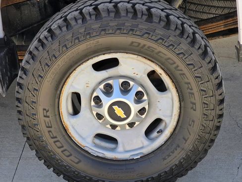 Used 2015 Chevrolet Silverado 2500 W/T w/ Snow Plow Prep Package AWD/4WD image 31