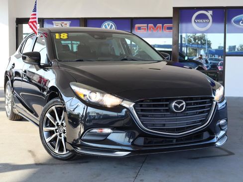Used 2018 MAZDA MAZDA3 Touring w/ Appearance Package image 2