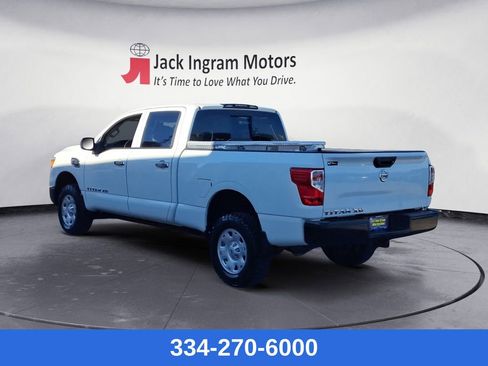 Used 2017 Nissan Titan S image 3