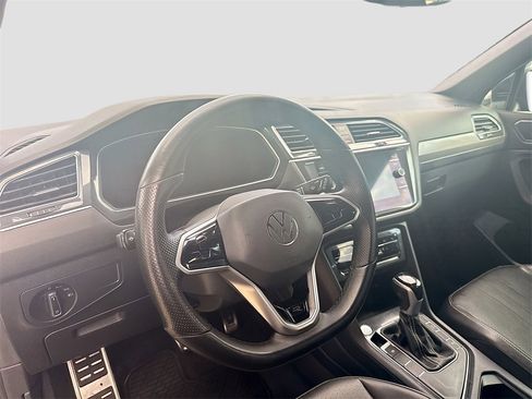 Used 2022 Volkswagen Tiguan SE R-Line image 10