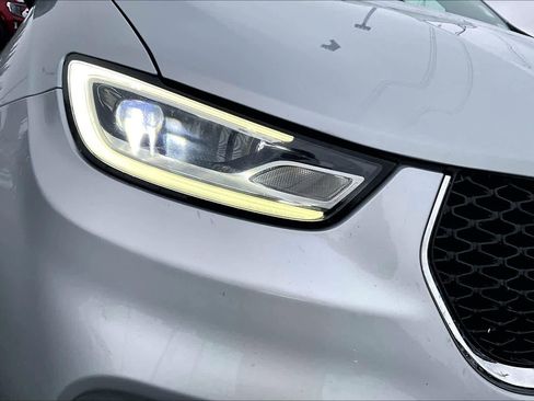 Used 2024 Chrysler Pacifica Select image 31