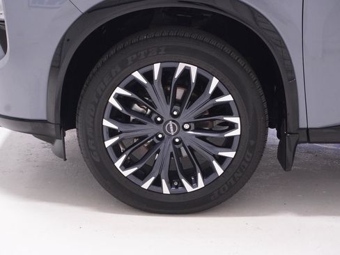 Used 2024 Nissan Rogue Platinum w/ Platinum Premium Package image 12