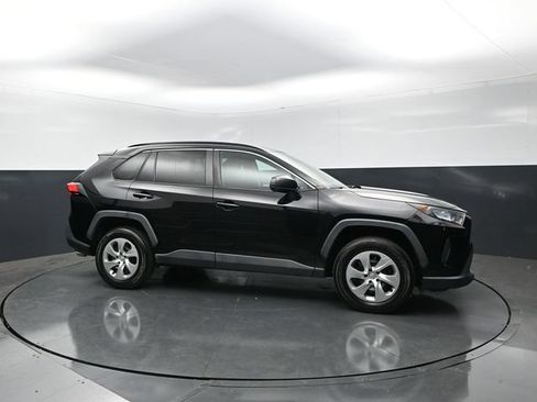 Used 2021 Toyota RAV4 LE FWD image 6