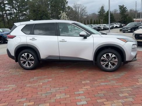 Used 2022 Nissan Rogue SV image 4