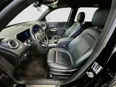 Used 2022 Mercedes-Benz GLB 250 4MATIC w/ Premium Package Lite image 13
