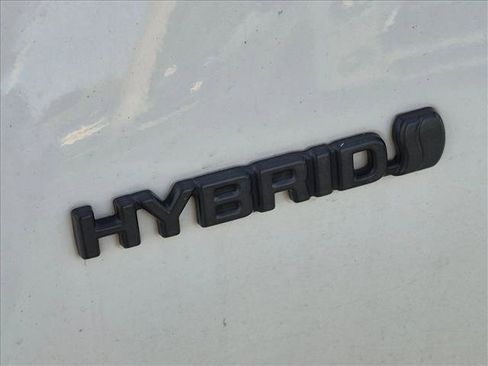 Used 2022 Toyota Prius FWD image 6