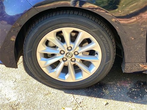 Used 2022 Toyota Corolla LE image 6