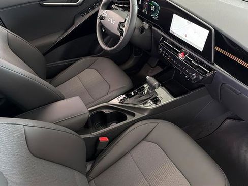 New 2026 Kia Niro EX FWD image 18