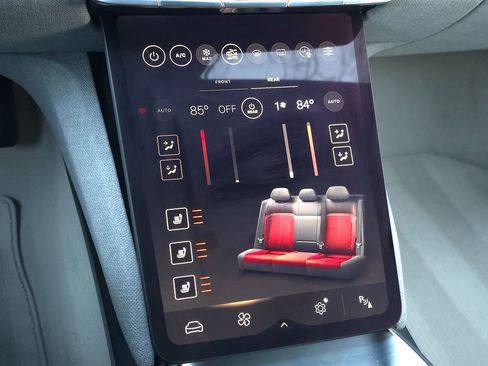 Used 2025 Lucid Air Pure image 32