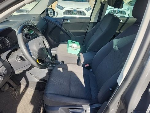 Used 2013 Volkswagen Tiguan S image 10
