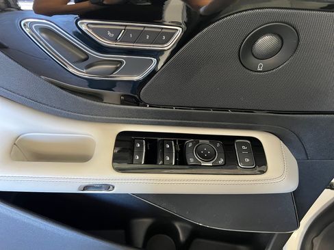 Used 2025 Lincoln Aviator AWD w/ Jet Appearance Package image 11