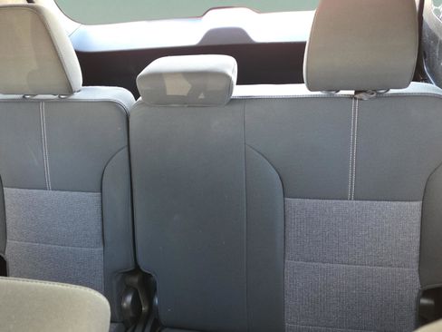 Used 2025 GMC Acadia Elevation image 15