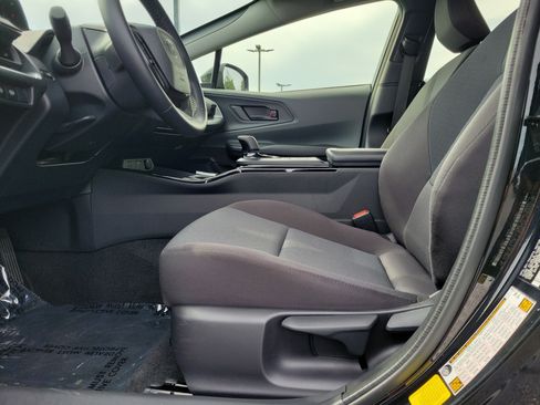 Used 2025 Toyota Prius LE FWD image 16