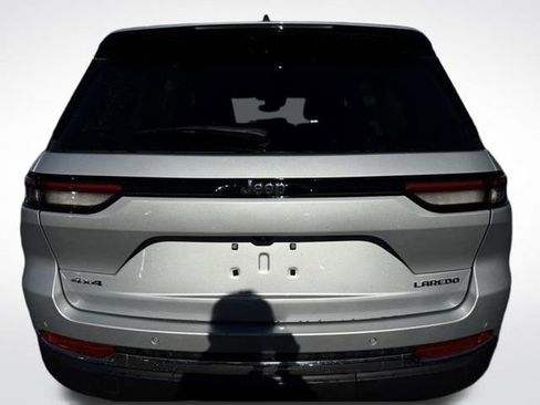 Certified 2023 Jeep Grand Cherokee Laredo w/ Luxury Tech Group I image 6