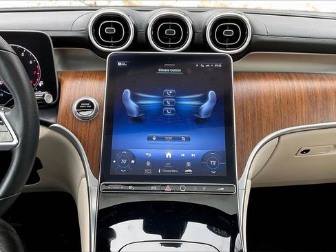 Used 2023 Mercedes-Benz GLC 300 4MATIC image 15