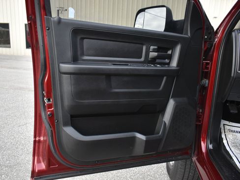 Used 2018 RAM 2500 Tradesman w/ Chrome Appearance Group image 12