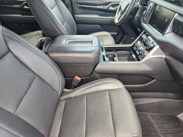 Used 2023 GMC Yukon XL Denali AWD/4WD image 14