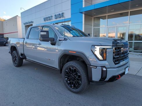Used 2024 GMC Sierra 2500 AT4 w/ AT4 Premium Plus Package image 2
