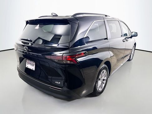 Used 2026 Toyota Sienna XLE AWD/4WD image 7