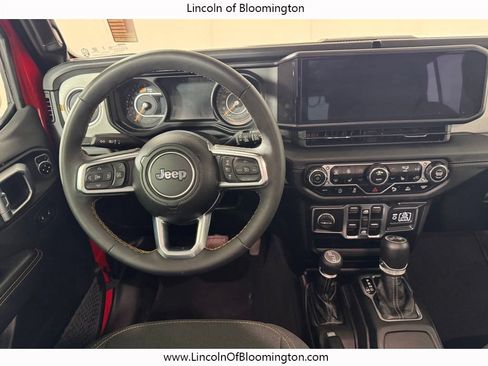 Used 2024 Jeep Wrangler Unlimited Sahara w/ Technology Group AWD/4WD image 16