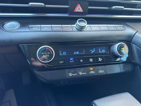 Used 2024 Hyundai Elantra SEL FWD image 19