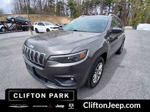 Used 2019 Jeep Cherokee Latitude Plus w/ Cold Weather Group AWD/4WD image 7