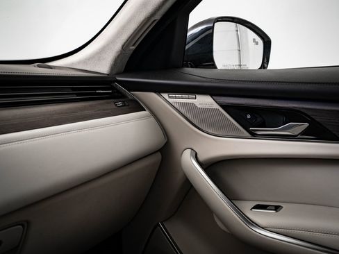 Used 2023 Jaguar F-PACE S image 41