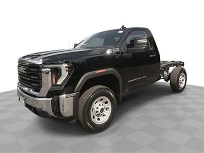 New 2025 GMC Sierra 3500 Pro w/ Convenience Package