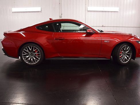 Used 2024 Ford Mustang GT Premium image 8