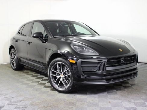 Certified 2025 Porsche Macan image 9