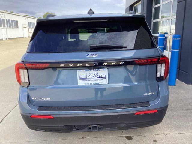 Used 2025 Ford Explorer Active AWD/4WD image 11