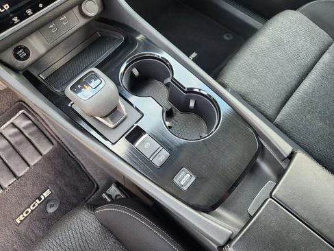 Used 2024 Nissan Rogue SV FWD image 21