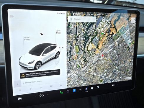 Used 2023 Tesla Model Y 2WD image 17