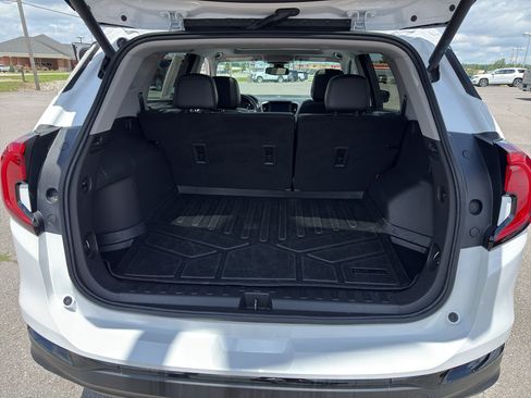 Used 2022 GMC Terrain SLT w/ Elevation Edition FWD image 7