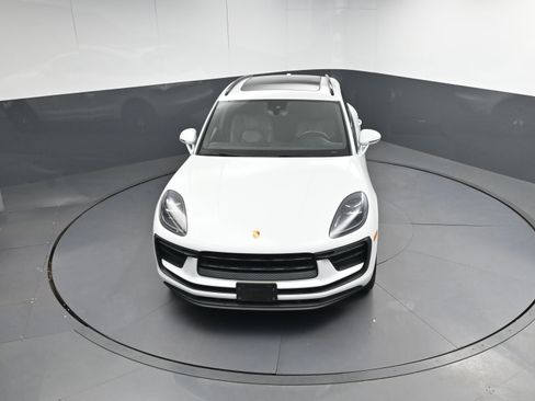 Used 2022 Porsche Macan image 40
