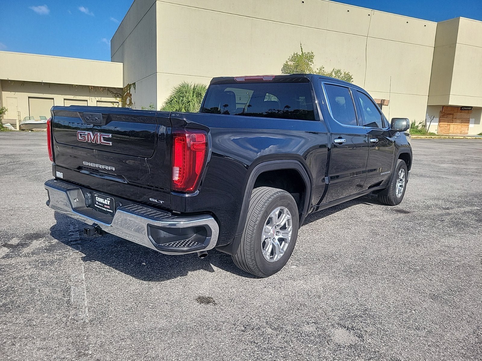 Certified 2025 GMC Sierra 1500 SLT RWD image 7