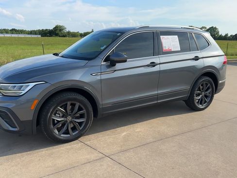 Used 2023 Volkswagen Tiguan SE FWD image 5