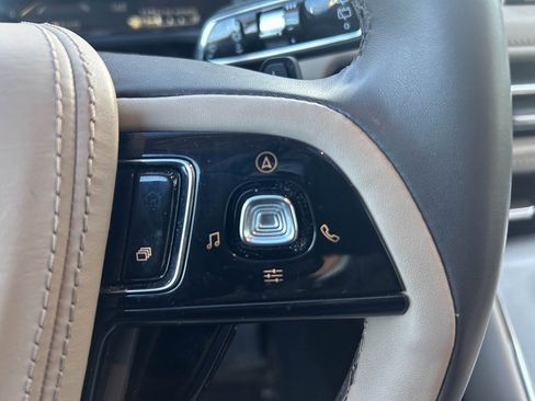 Used 2023 Lincoln Aviator AWD w/ Premium Package image 31